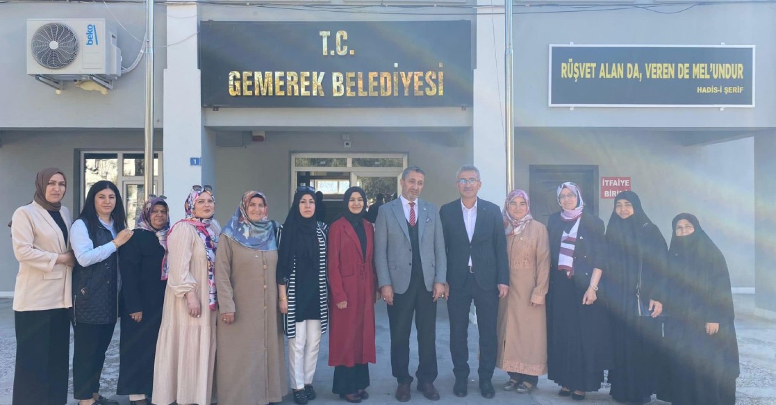 Sivas Yeniden Refah Partisi Belediye başkanı Adayı Fatih KALKAN Başkan ÇELİKTEN’İ makamında ziyaret edip hayırlı olsun ziyaretinde bulundu.